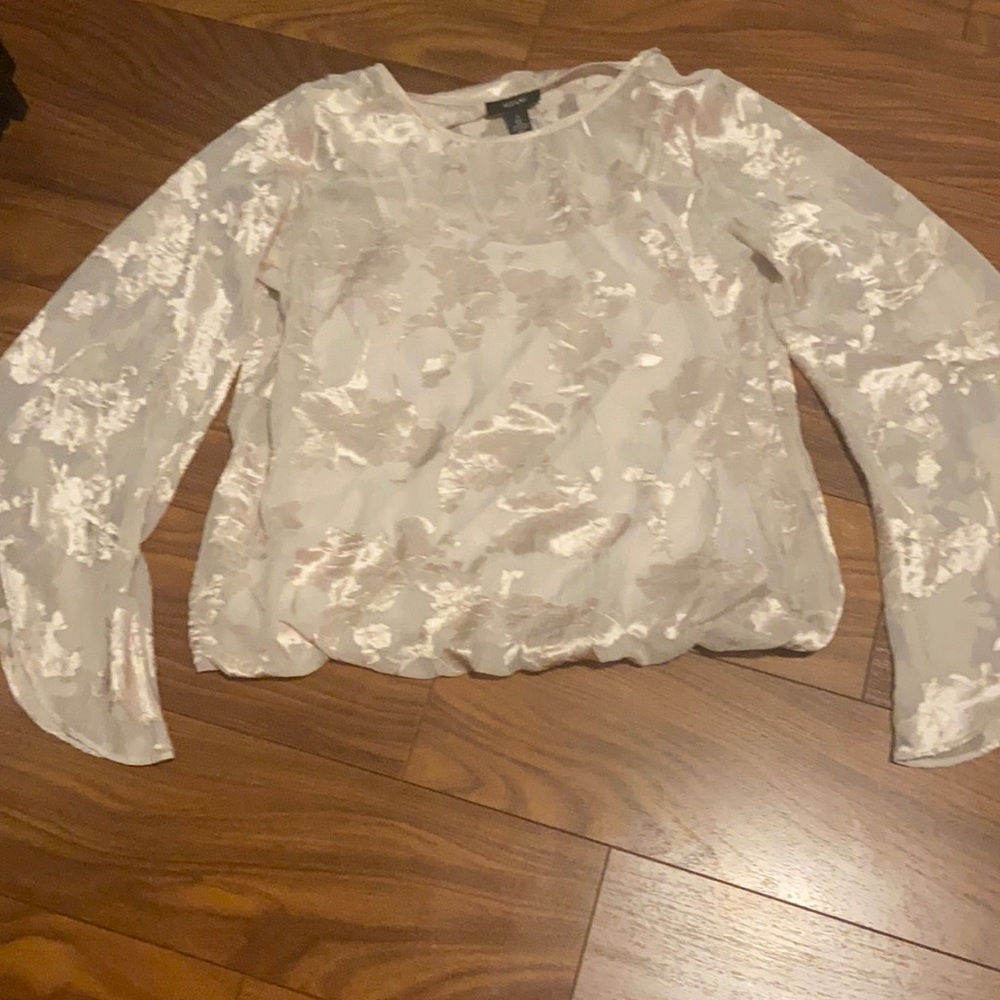 Bell sleeve floral top